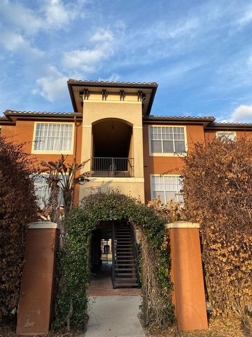 20-5572 Metrowest Blvd, ORLANDO, FL, 32811-1967 | Card Image