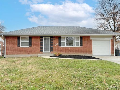 8314 Horst Dr, Affton, MO, 63123-2618 | Card Image