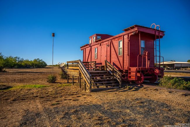 9239 Fm 133, Home with 7 bedrooms, 7 bathrooms and null parking in Cotulla TX | Image 57