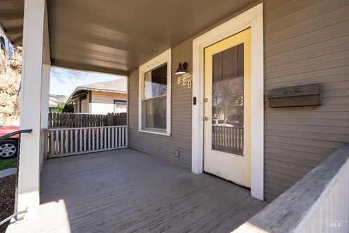 820 11th Ave S, Nampa, ID, 83651-4510 | Card Image
