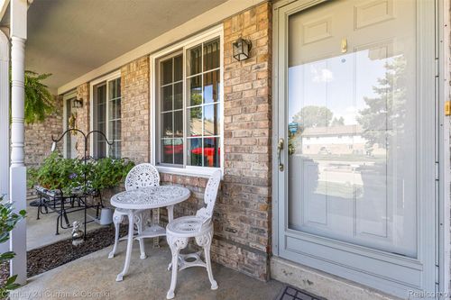 35-23311 Redman Ct, Trenton, MI, 48183-5403 | Card Image