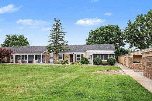 689 Carriage Ln, Jenison, MI, 49428-8340 | Card Image