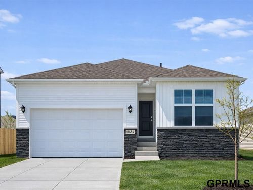 8011 N 113 Avenue, Omaha, NE, 68142 | Card Image