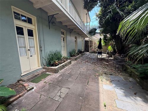 934 Royal St, New Orleans, LA, 70116-2702 | Card Image