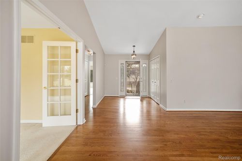 16807 Country Knoll Dr, Northville, MI, 48168-2393 | Card Image