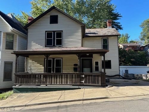 805 Quarry St, Marietta, OH, 45750-2233 | Card Image