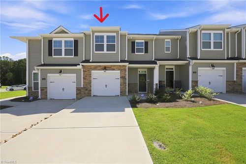 1262 Evelynnview Ln, Kernersville, NC, 27284-6737 | Card Image