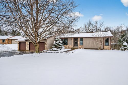 8909 42nd Street N, Lake Elmo, MN, 55042 | Card Image