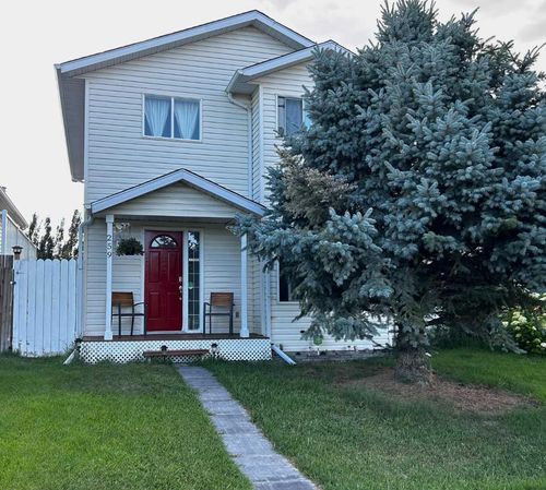 259 16 St E, Brooks, AB, T1R1K4 | Card Image