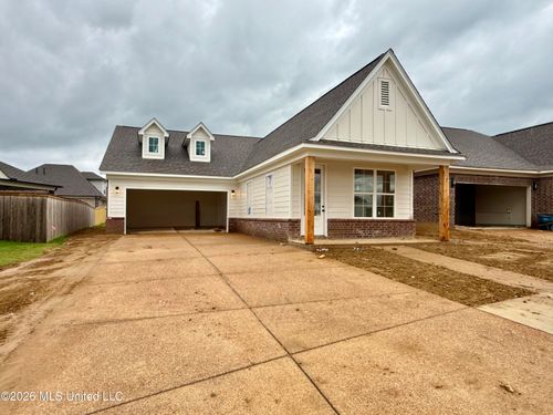 825 Quitman Ct E, Nesbit, MS, 38651-1064 | Card Image