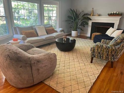 2 Sunset Ln, Garden City, NY, 11530-4310 | Card Image