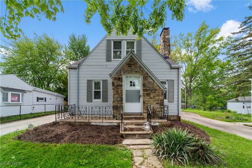 5688 Shawnee Dr, Lyndhurst, OH, 44124-3051 | Card Image