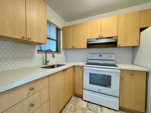 apt-212-1051 Sw 1st St, Miami, FL, 33130-1039 | Card Image