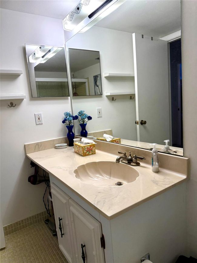 Primary bath | Image 15