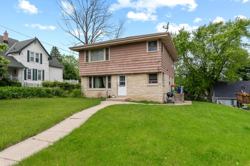 231 Prospect Ave, Pewaukee, WI, 53072-3417 | Card Image