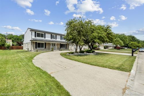 22860 Kenwyck Dr, Southfield, MI, 48034-4766 | Card Image