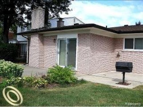 33207 Shrewsbury Dr, Sterling Heights, MI, 48310-6420 | Card Image