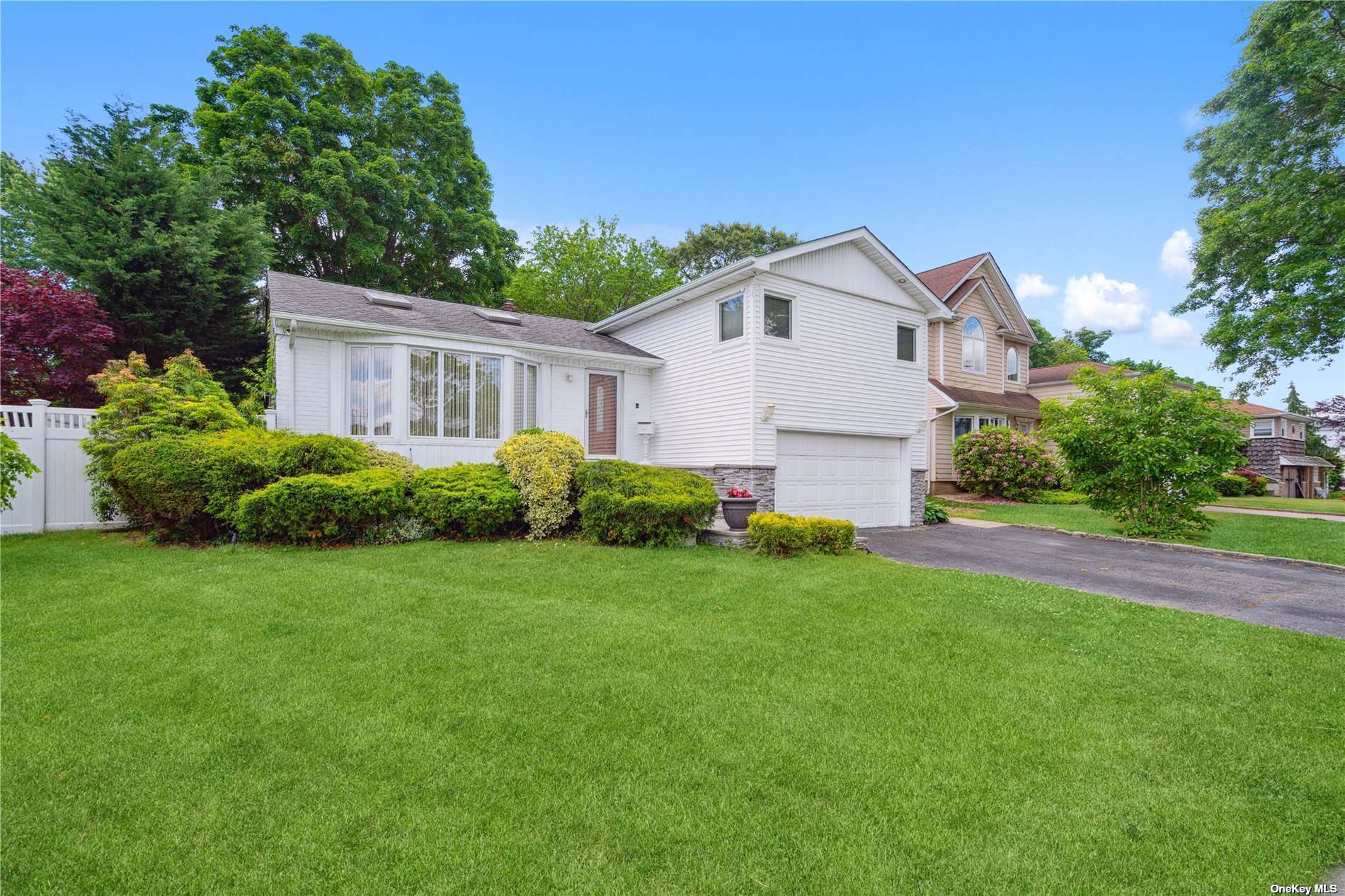 Greenwood Dr, Massapequa, NY 11758