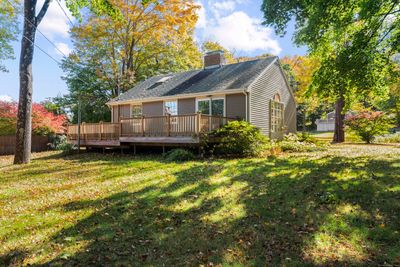 Large, level side yard. | Image 2