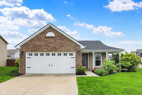 2201 Schoolmarm Dr, Greenfield, IN, 46140-7074 | Card Image
