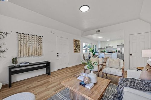 4071 Nicolet Ave, Fremont, CA, 94536-4639 | Card Image