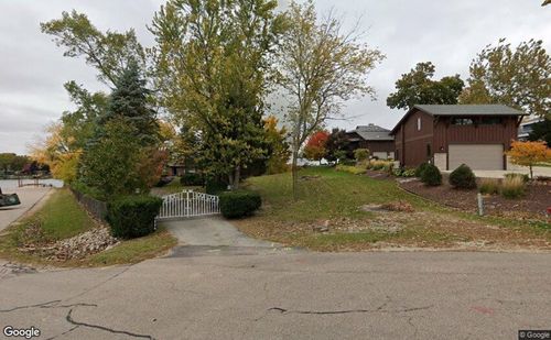 1285 Lake Holiday Dr, Sandwich, IL, 60548-9246 | Card Image