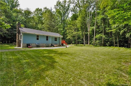 16 Woodland Rd, Middletown, NY, 10940-7427 | Card Image