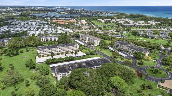 I-302 - 300 N Highway A1a, Condo with 2 bedrooms, 2 bathrooms and null parking in Jupiter FL | Image 4