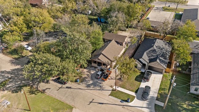 305 W Waco St, Home with 5 bedrooms, 3 bathrooms and 6 parking in Ennis TX | Image 28