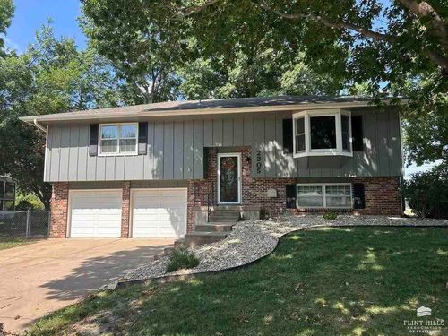 2305 Terry Way, Manhattan, KS, 66502-2045 | Card Image