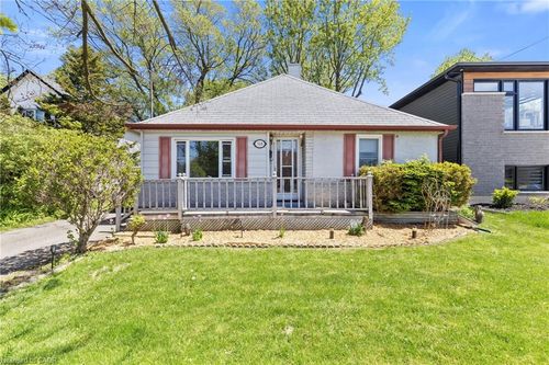 318 Aqueduct Street, Welland, ON, L3C1E1 | Card Image