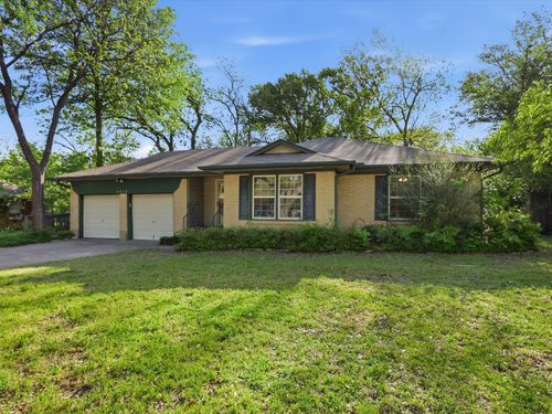 2210 Robinwood Ln, Denton, TX, 76209-2147 | Card Image