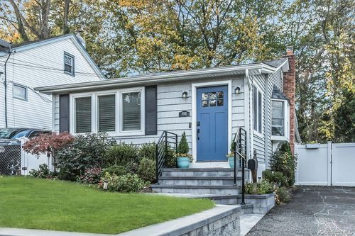 5 Cody Ave, Glen Head, NY, 11545-1208 | Card Image