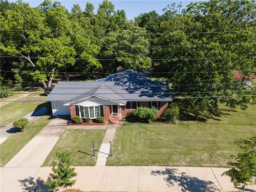 1106 Martin Luther King Dr, Auburn, AL, 36832-3636 | Card Image