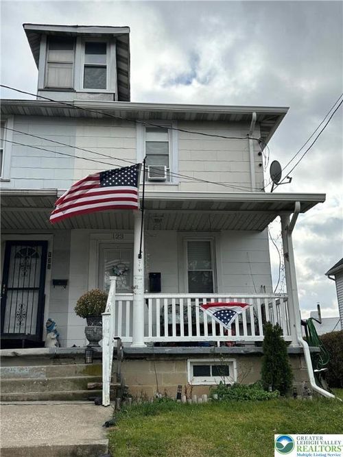 123 Spring St, Nazareth, PA, 18064-2628 | Card Image