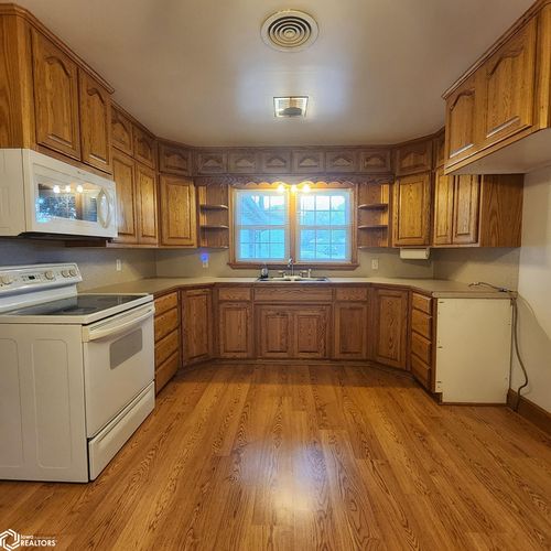 805 N Walnut Street N, Avoca, IA, 51521 | Card Image
