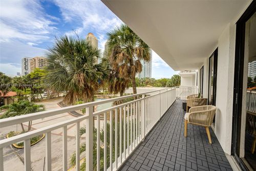 apt-312-210 174th St, Sunny Isles Beach, FL, 33160-3335 | Card Image