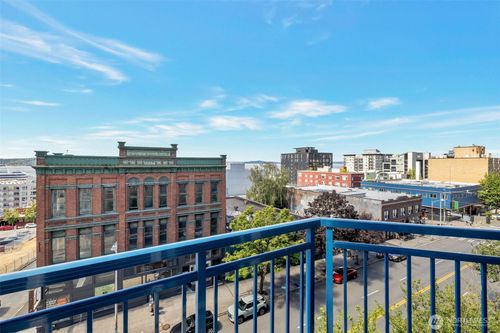 617-2414 1st Ave, Seattle, WA, 98121-1328 | Card Image