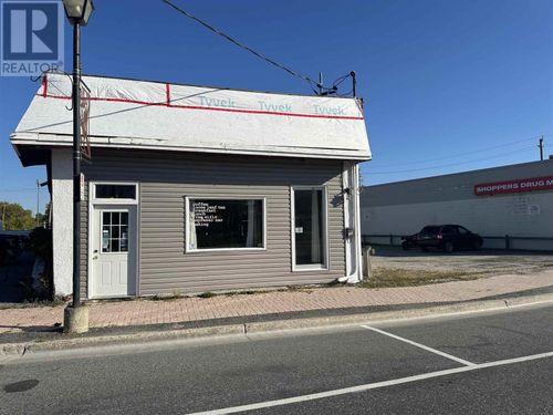 122 Scott St, Fort Frances, ON, P9A1G6 | Card Image