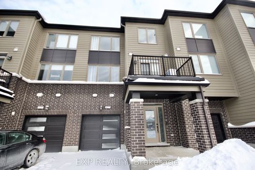 827 Kiniw Pvt, Ottawa, ON, K1K5A3 | Card Image