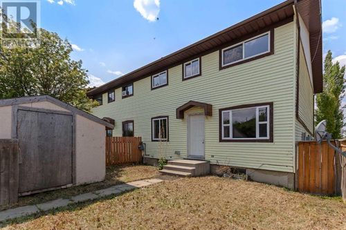 19 3rd Ave Se, Marshall, SK, S0M0G2 | Card Image