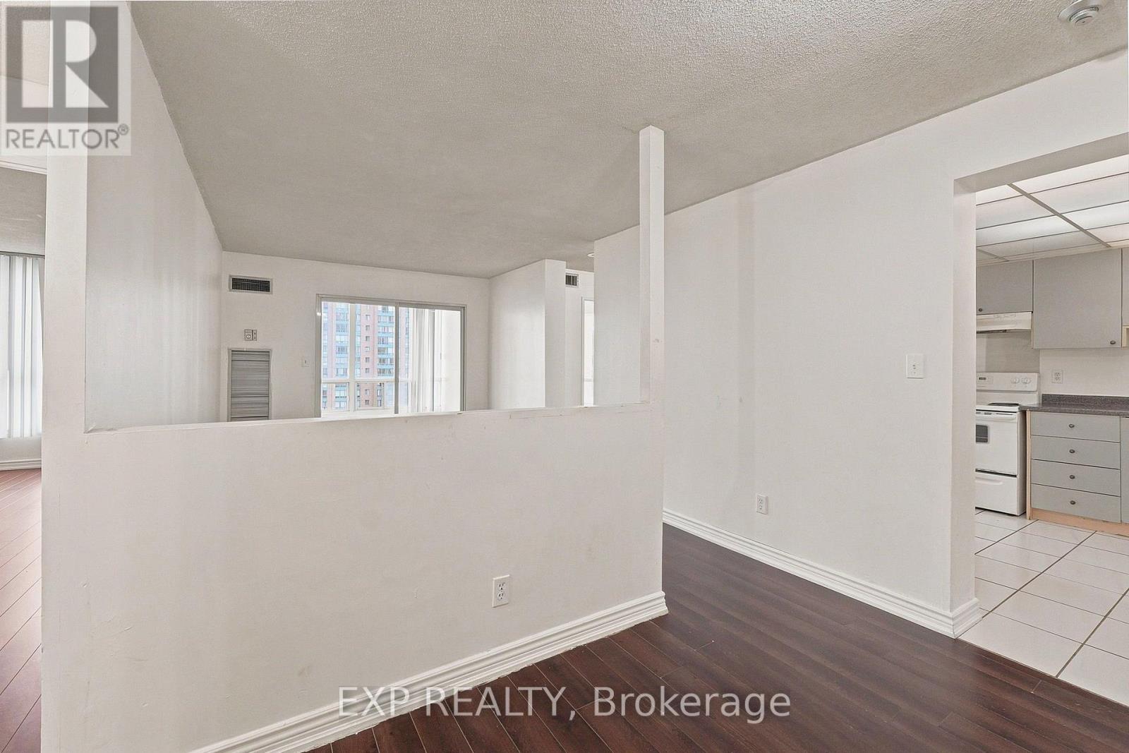 Residential in Mississauga (Cooksville) 4