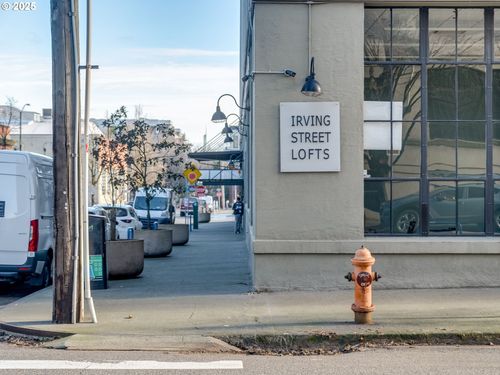 apt-204-1314 Nw Irving St, Portland, OR, 97209-2722 | Card Image