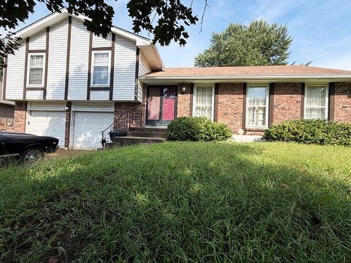 1012 Sw 16th St, Blue Springs, MO, 64015-4812 | Card Image