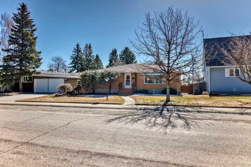 4904 Nelson Road Nw, Home with 4 bedrooms, 2 bathrooms and 2 parking in Calgary AB | Card Image