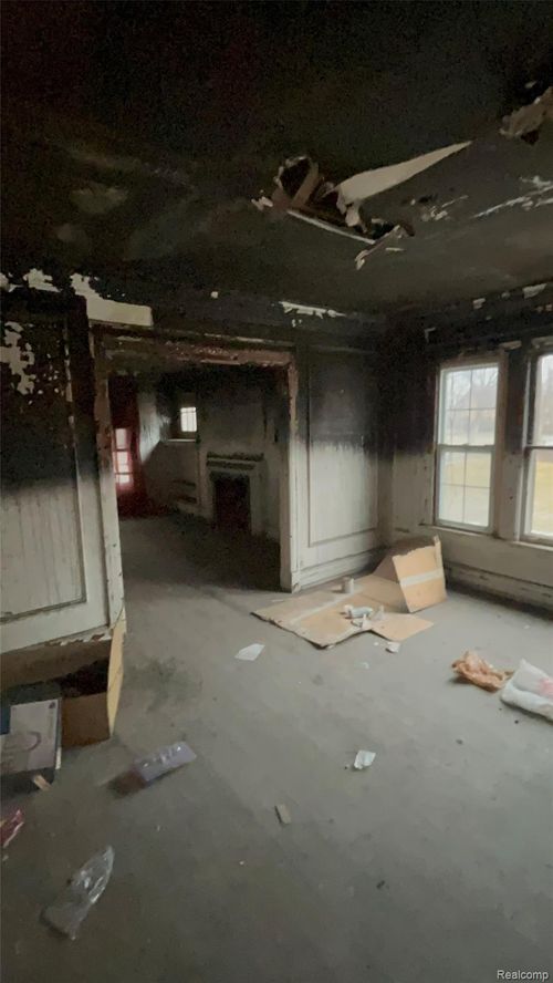 2441 Calvert St, Detroit, MI, 48206-1533 | Card Image