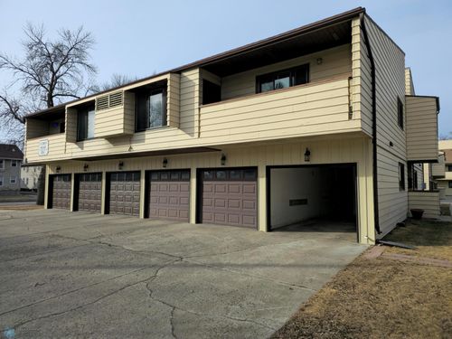 c20-820 10th St S, Fargo, ND, 58103-2663 | Card Image