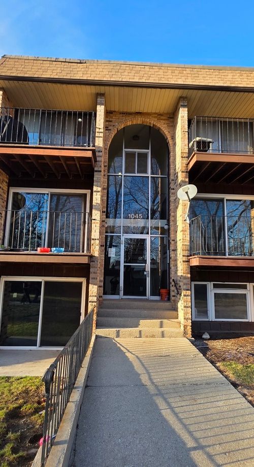 4-101-1045 Higgins Quarters Dr, Hoffman Estates, IL, 60169-1488 | Card Image