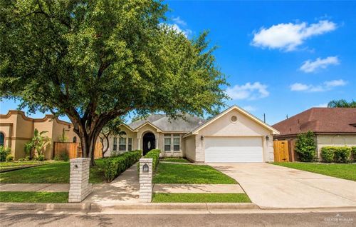 8227 N 25th Ln, McAllen, TX, 78504-5735 | Card Image