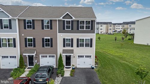 1049 Wickersham Way, MIDDLETOWN, DE, 19709-1813 | Card Image
